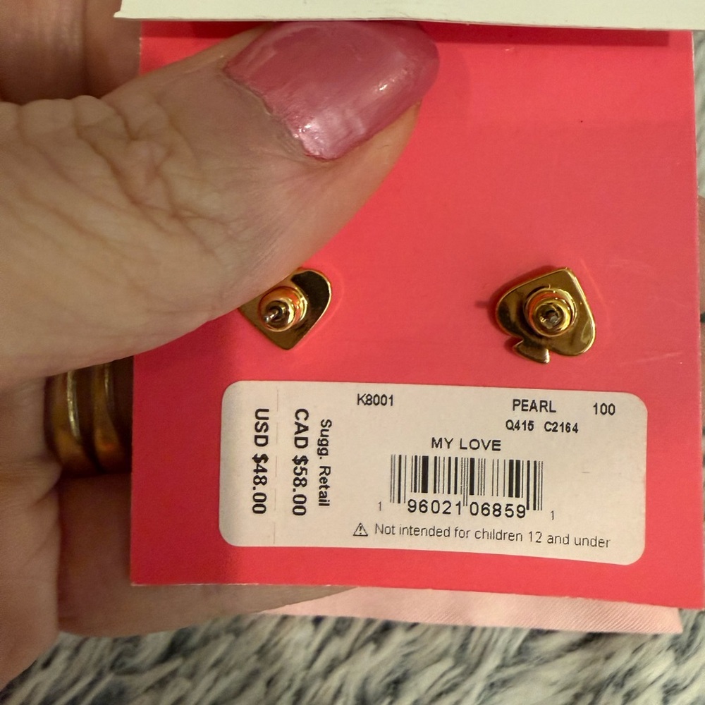 NWT Kate Spade White Pearl Heart Stud Earrings with Gold Accents - Picture 4 of 4